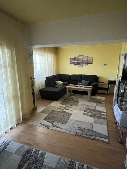 Apartament cu 4 camere decomandat în Central