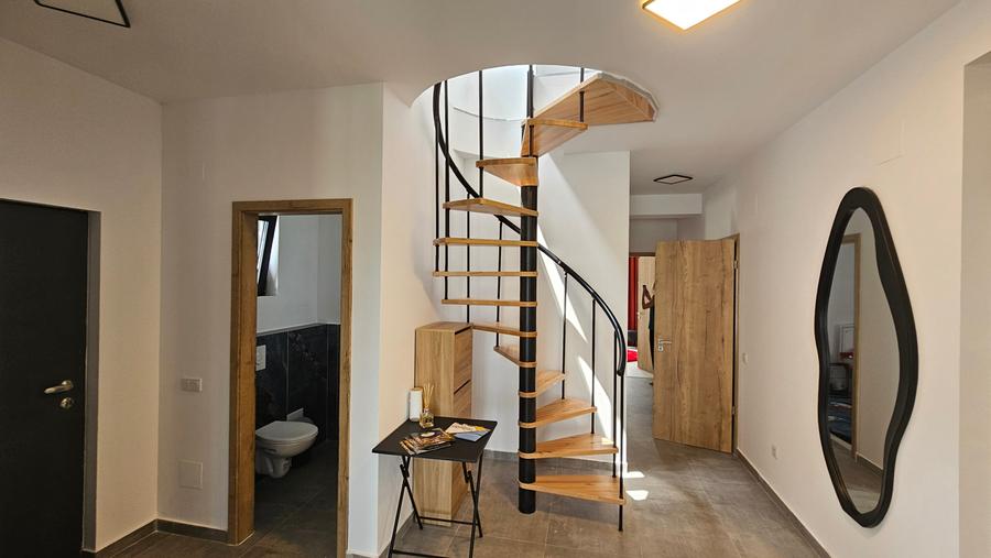 VILE P+M, 5 camere+Teren 300 mp.zona Otopeni, COMPLEX CU PISCINA-COMISION 0% - 10