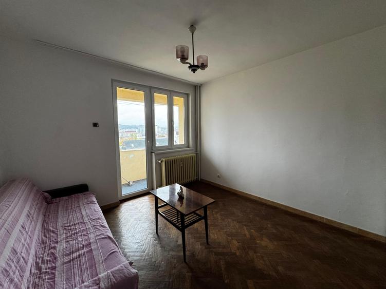 Apartament cu 2 camere decomandat în Podu Roș