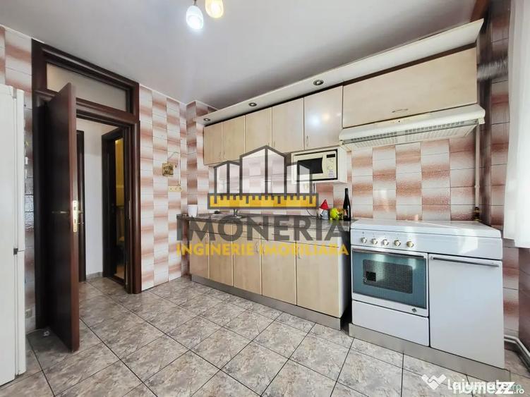 Apartament cu 3 camere semidecomandat în Colentina