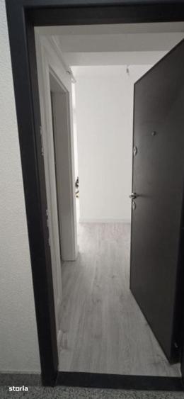 Apartament cu 3 camere semidecomandat în Craiovei