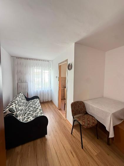 Garsoniera la etajul 1, izolata, mobilata si utilata, Piata Sud - 2