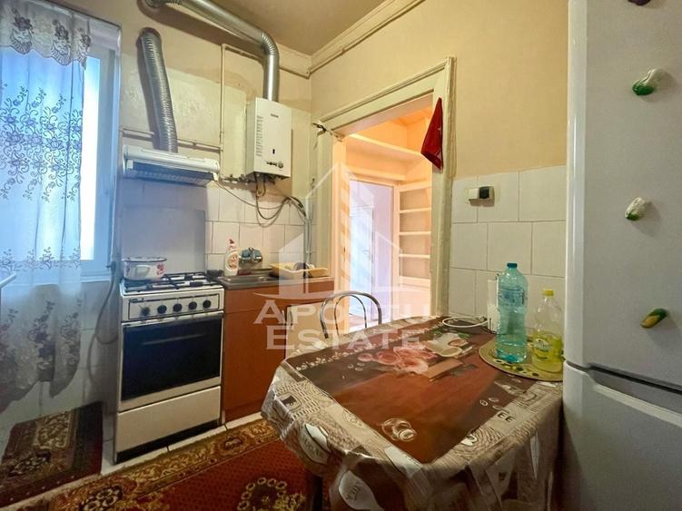 Apartament cu 2 camere semidecomandat, mobilat în Drăgășani