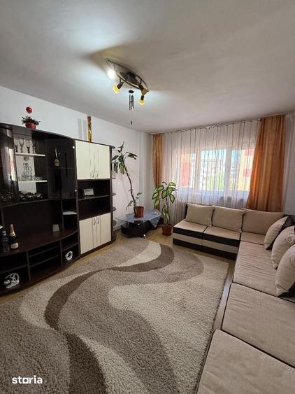 Apartament cu 3 camere în Cetate