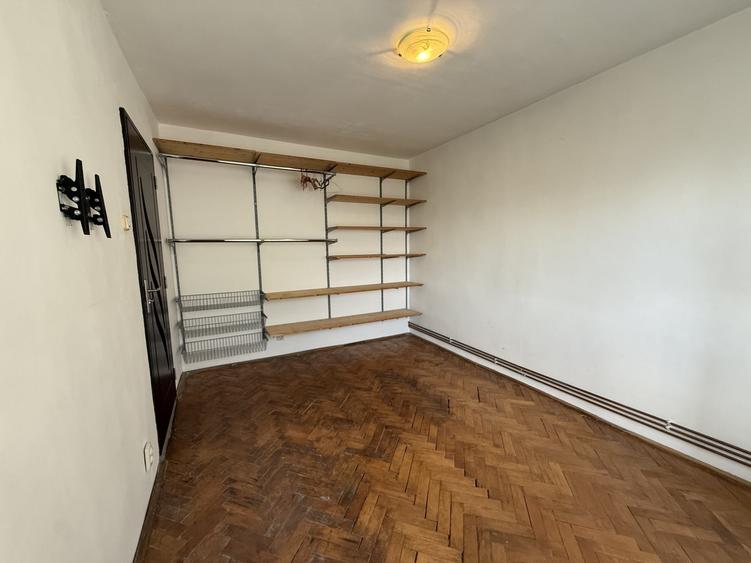 Apartament cu 2 camere semidecomandat, mobilat în Dâmbovița
