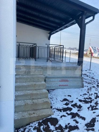 Duplex cu 4 camere cu Canalizare în Exterior Sud
