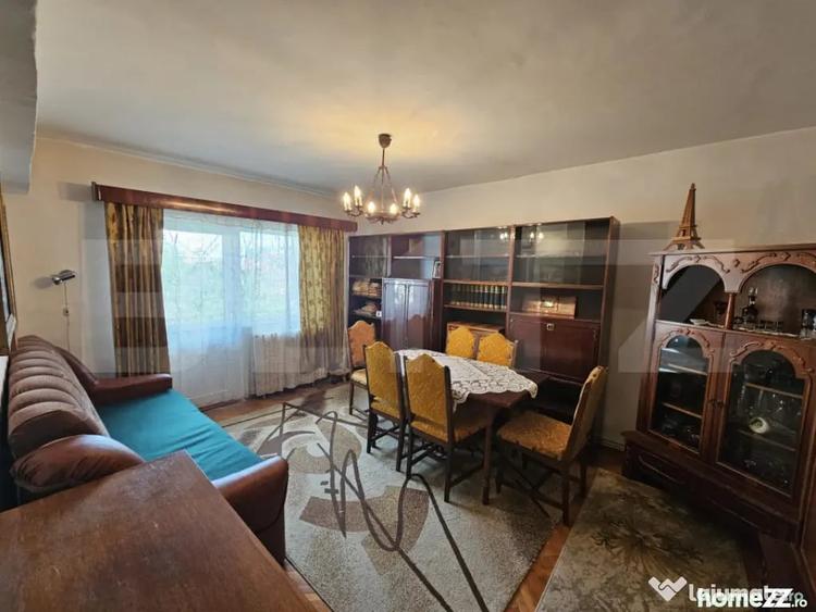 Apartament cu 4 camere decomandat în Central