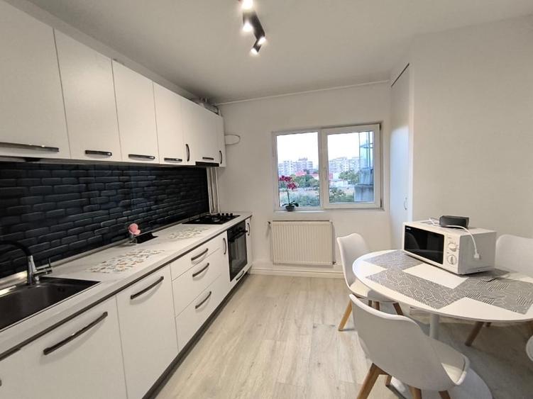 Apartament cu 3 camere decomandat, mobilat în 13 Septembrie