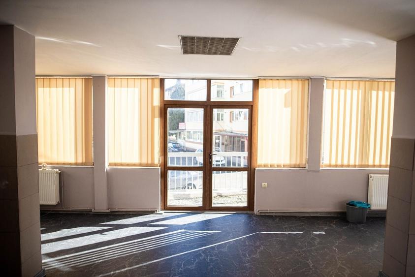 Spațiu comercial, de 120 mp, în Moroeni