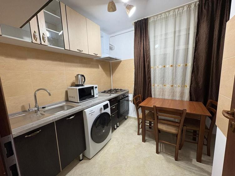 Apartament cu 2 camere semidecomandat, mobilat în Apărătorii Patriei
