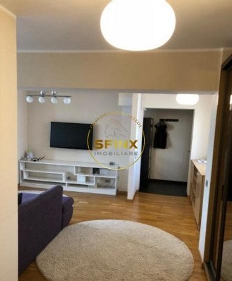 Apartament cu 3 camere semidecomandat, mobilat în P-ța Unirii