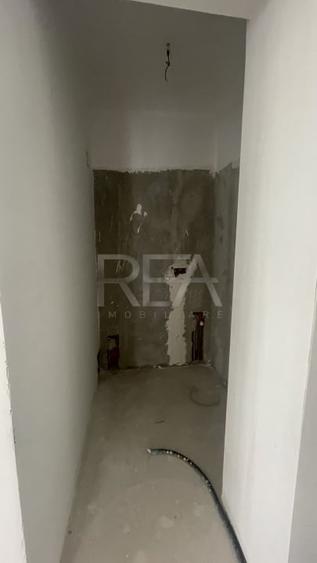 Apartament cu 3 camere semidecomandat în Giulești