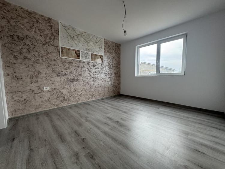 Duplex cu 3 camere cu Canalizare în Moșnița Veche