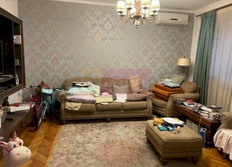Casă individuală cu 6 camere decomandat cu Canalizare în Drumul Sării