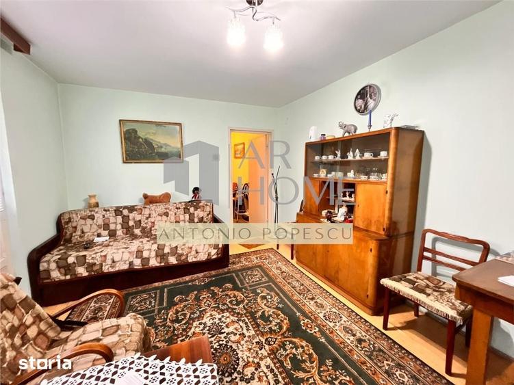 Apartament cu 3 camere semidecomandat în Vest