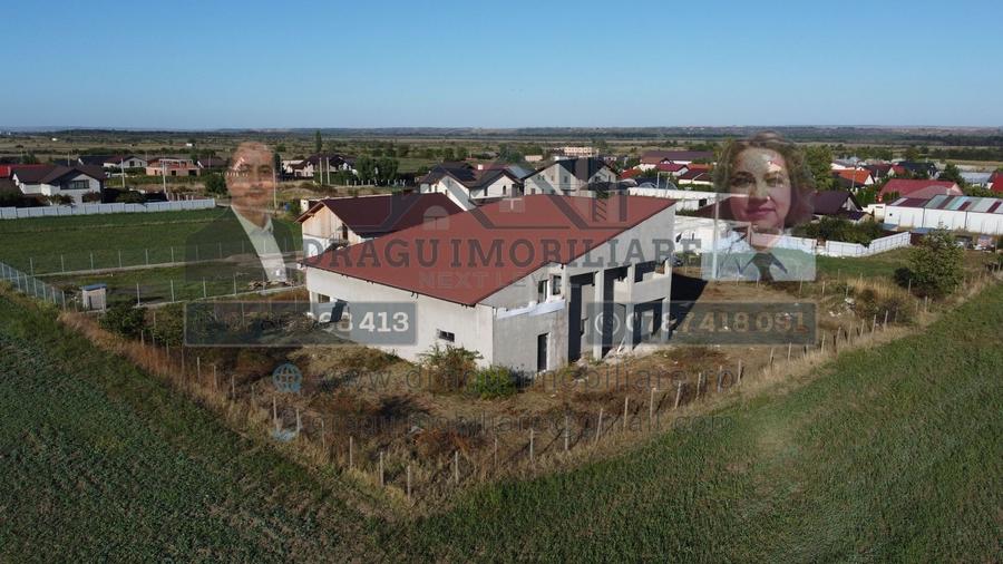 Casă individuală cu 8 camere cu Canalizare în Munteni