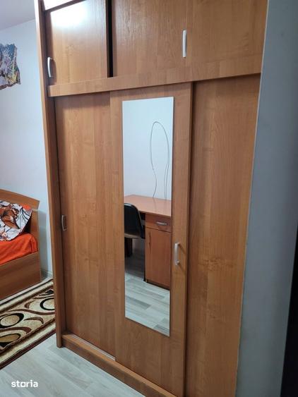 Apartament cu 3 camere semidecomandat în Central