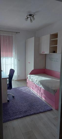 Apartament cu 3 camere decomandat în Turnișor