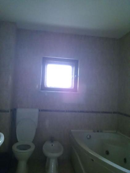 Casă individuală cu 6 camere cu Canalizare în Nord