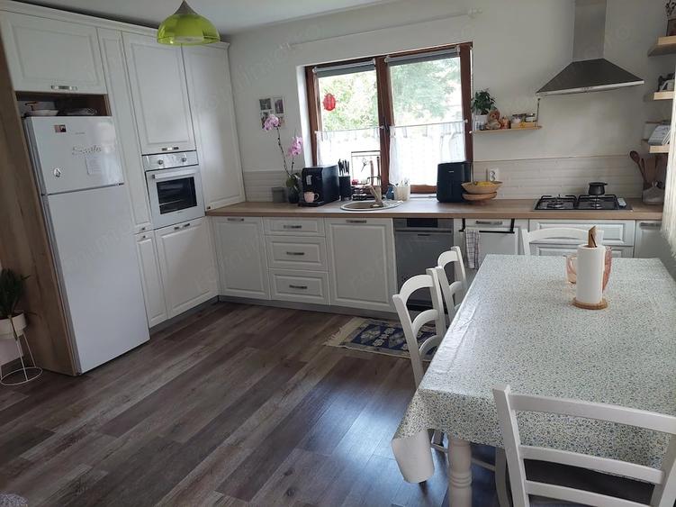Casă cu 3 camere cu Teren 606 Mp în Almașu Sec