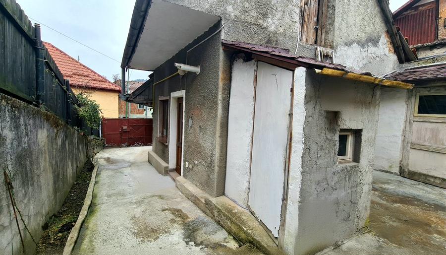 Casă individuală cu 2 camere cu Canalizare în Schei