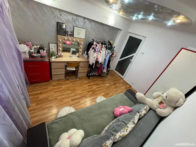 Apartament cu 4 camere decomandat în Central