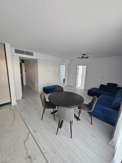 Apartament cu 3 camere semidecomandat în Central