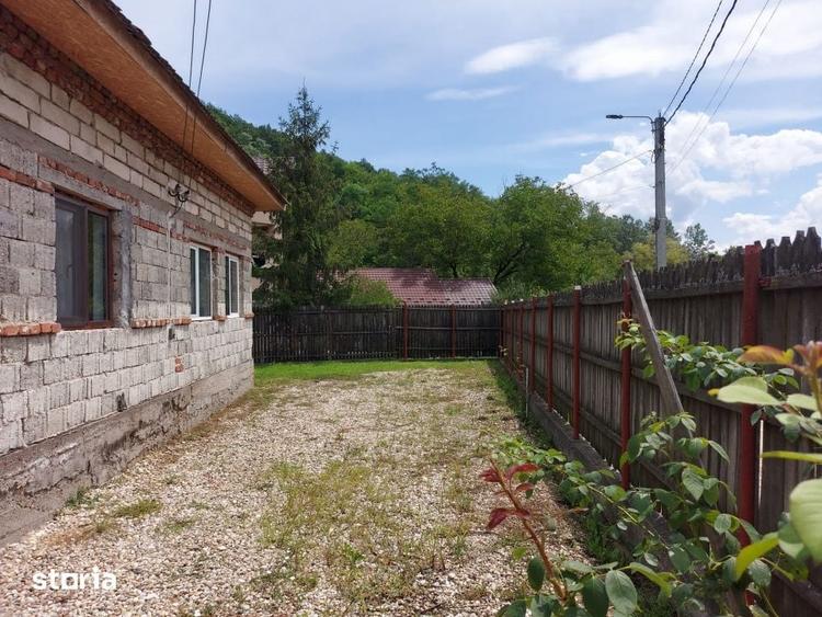 Casă cu 4 camere cu Teren 405 Mp în Ștefănești