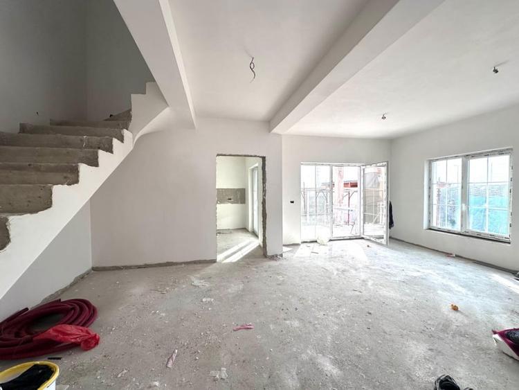 Duplex 4 camere despartit prin garaj - Mosnita Noua in zona foarte buna - 2