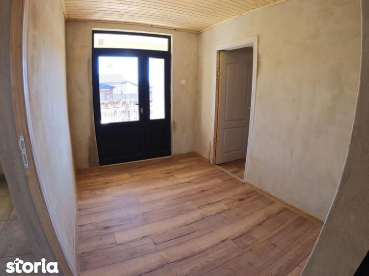 Casa la pret de apartament 4 camere, teren 1770 mp, renovata Ciorani - 12