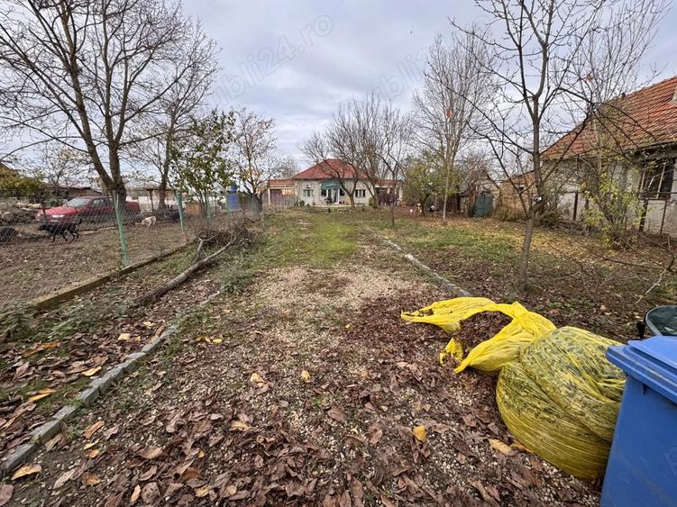 Vand casa La 15 km de Timisoara - 1