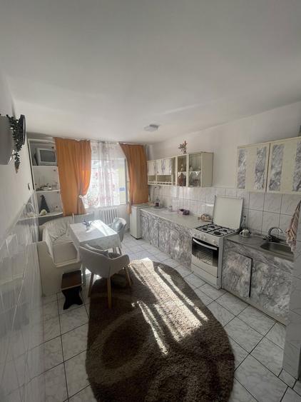 Inchiriez apartament 2 camere - 3