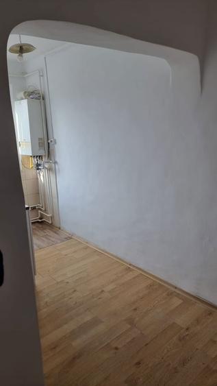 Apartament 43 mp cu 2 camere nedecomandat cu balcon proprietar etaj 4 - 7