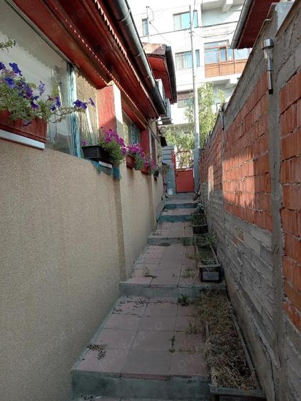 Casa la curte pe parter, situata la 300 metrii de metrou Mihai Bravu - 5