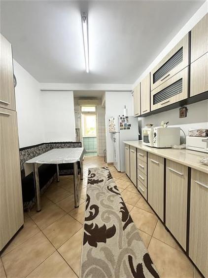 Apartament 3 camere, Spatios, zona Tomis 2 - 3