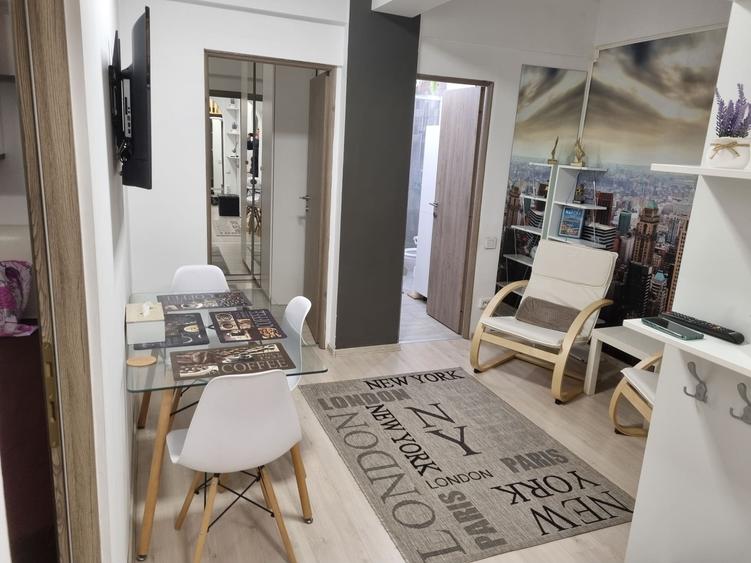 UNIVERSITATE MAGHERU ROMANA AP 3 CAM, AN 1980,RENOVAT, COCHET, DESIGN DEOSEBIT - 1