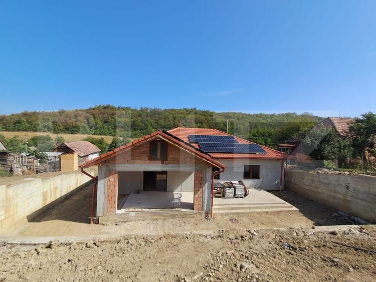 Casă individuală cu 3 camere cu Teren 1354 Mp în Sărmașu