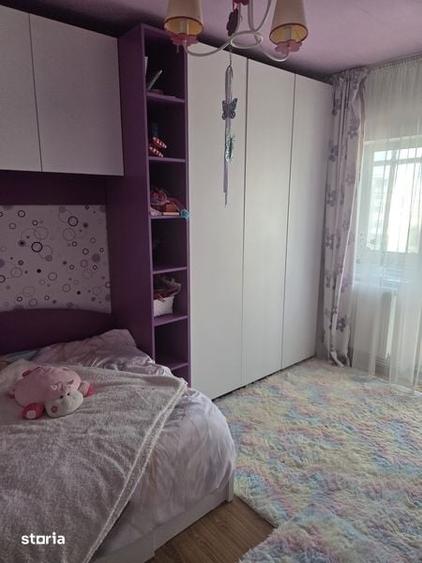 Apartament cu 3 camere semidecomandat în Central