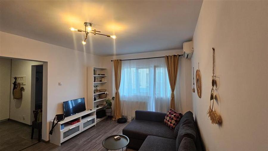 Apartament cu 2 camere semidecomandat, mobilat în Tineretului