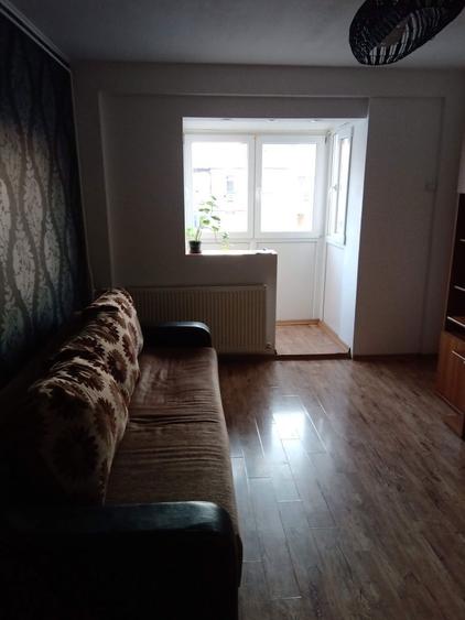 Inchiriez apartament de 2 camere - 10