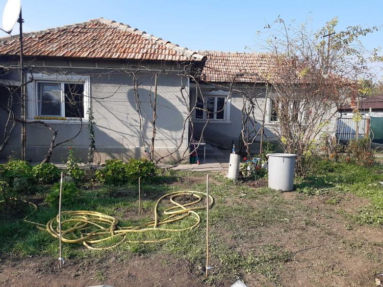 Teren Si Casa de Vanzare In Topraisar 800 mp deschidere 26 m - 1