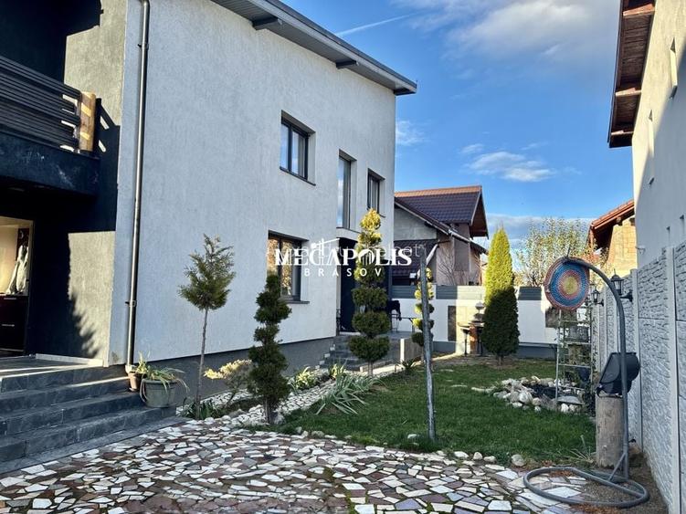 Casă / Ghimbav / 4 camere / Curte privată / Terasă