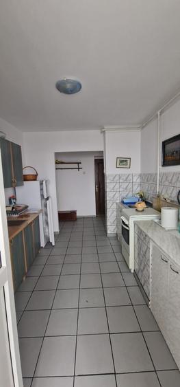 Republicii ,se vinde apartament decomandat ,2 camere  ,pret 67000 euro neg. - 4
