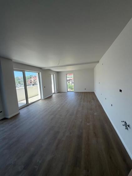 Apartament cu 2 camere nedecomandat în Dâmbul Rotund