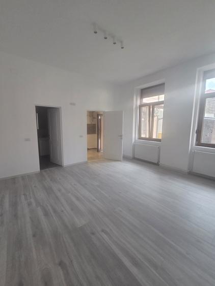 MAISON IMOBILIARE - spre vanzare apartament modern complet renovat in centrul municipiului Arad - 2