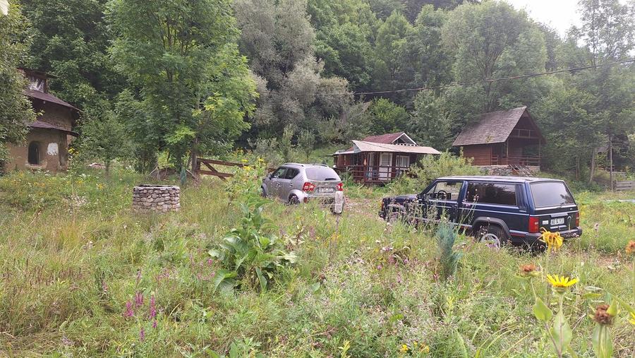 VANZARE ANSAMBLU CASUTE BRADULET ARGES - 19