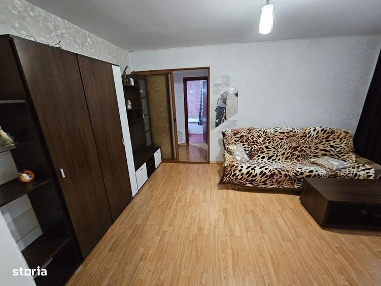 Inchiriez ap cu 2 camere zona Scoala 5 - 4