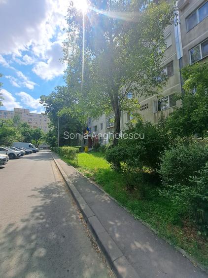 Apartament cu 3 camere semidecomandat, mobilat în Circumvalațiunii