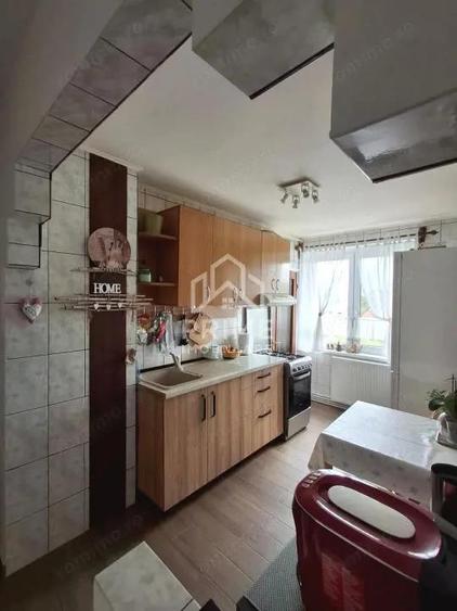 Apartament 90 mp, 4 camere, 2 bai - balcon + boxa - etaj 2/4 - SEBES - 9