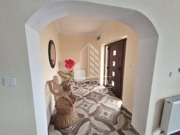 Casă spațioasă 320 mp, teren 1207 mp, central în Pesac - 4